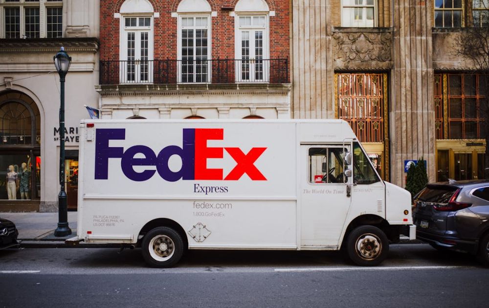 logo statistics fedex