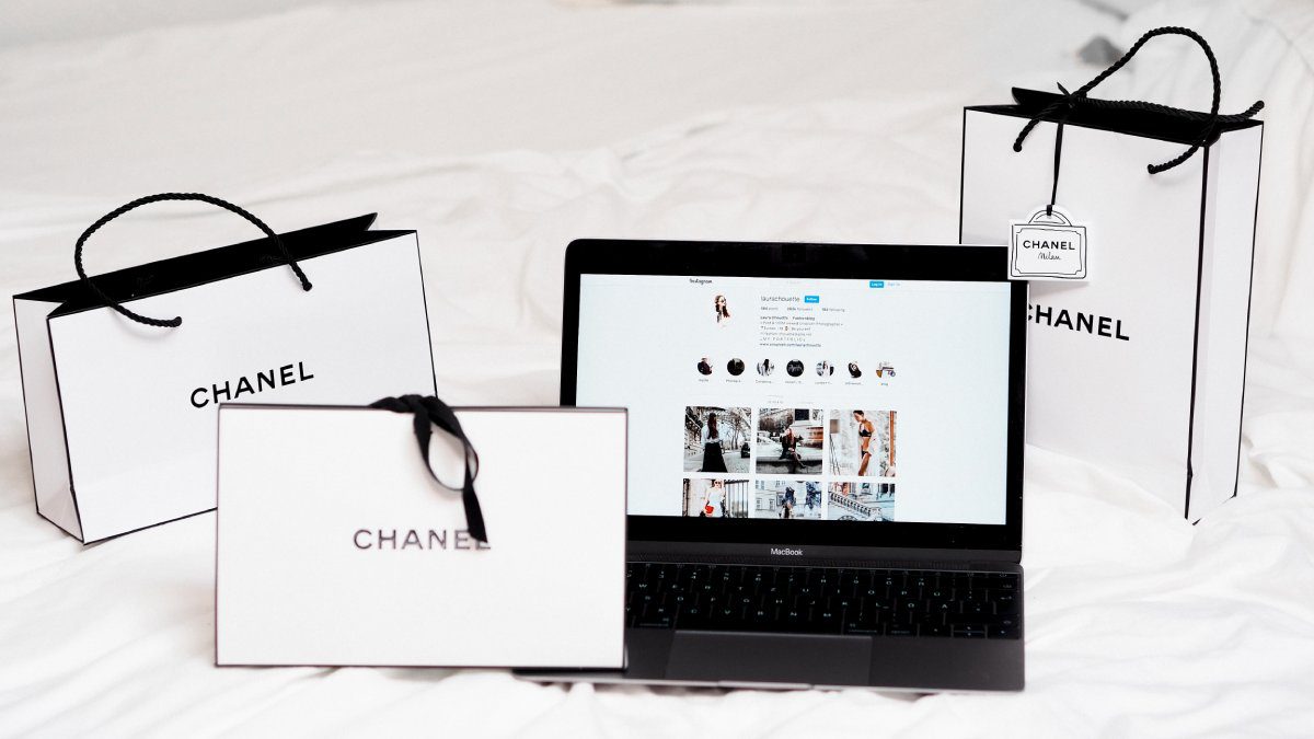 chanel shopping bags and laptop