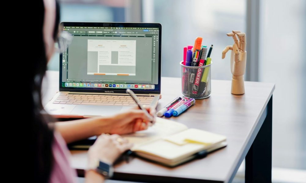 What’s the Best Custom Design Service for Startups and Teams?